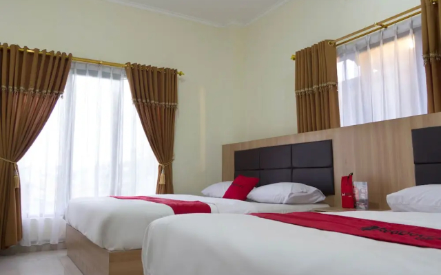 RedDoorz Plus near Trans Studio Mall 4