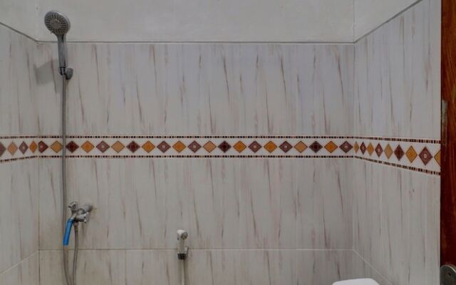 OYO Life 92838 Kost Ibu Surya