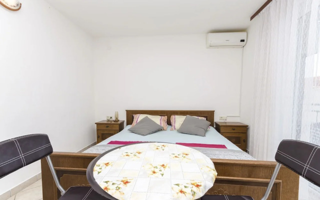 Apartment and Room Ilija