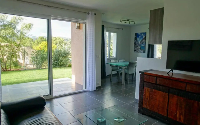 T2 40m2 Ollioules, la Nature, a 10 Mins Des Plages