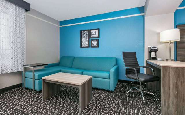 La Quinta Inn & Suites by Wyndham Weatherford