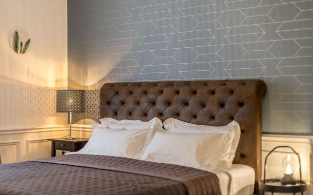 Evala luxury rooms with pool and garden