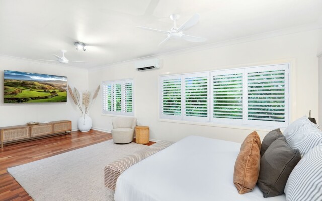 Belle Escapes - Poolside Suite, Ground Floor, Alamanda Beachfront Resort "52"