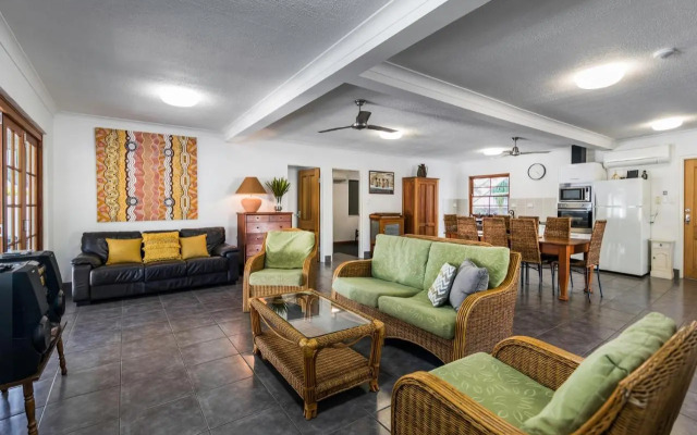 Island Adventure Holiday House