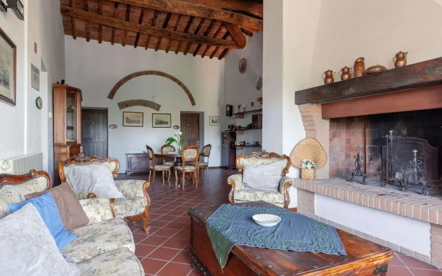 Tuscan Farmhouse in Peccioli with Swimming Pool near Lakes