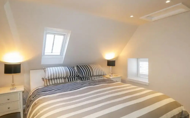 36 Sandend Village