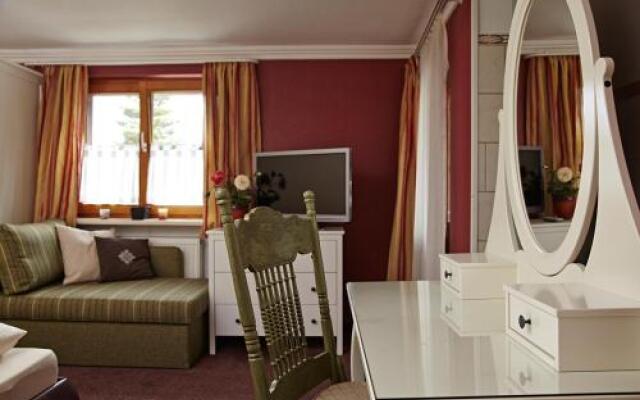 Vintage-Hotel Charivari