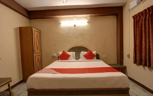OYO Flagship 31125 Hotel Viknesh