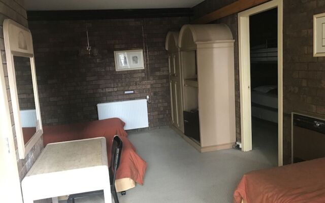 Cooba Holiday Motel