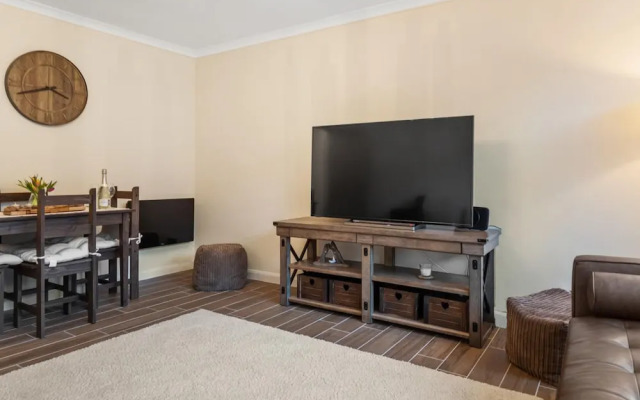 Monkstone Court - Close to Village and Beach