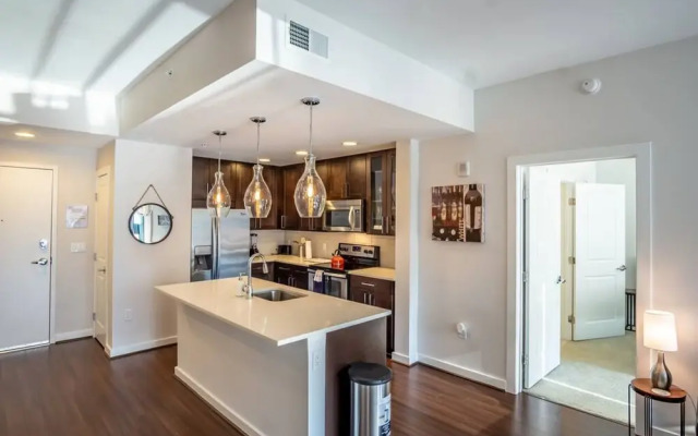 2 Bedroom Modern Apartment Near Buckhead Station