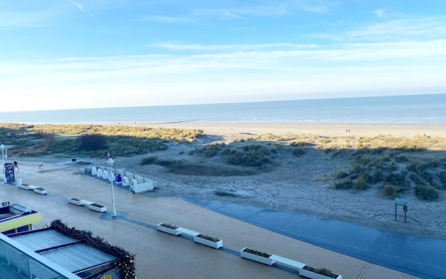 Beachside Modern Retreat