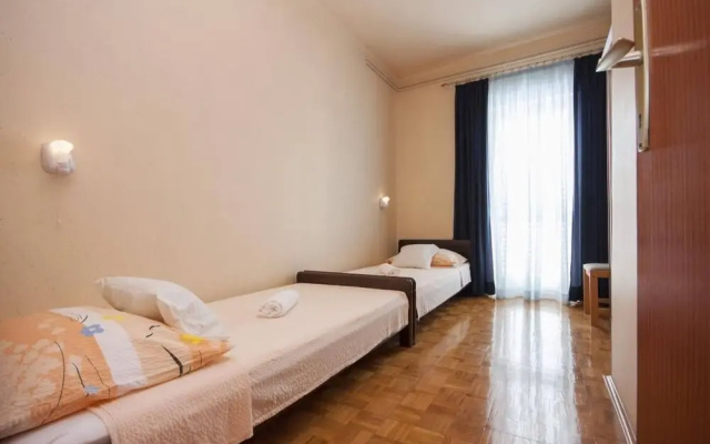 One-bedroom Apartment Near Beach
