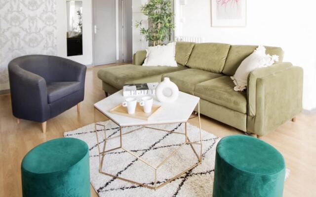 1615 - Family apartment with terrace