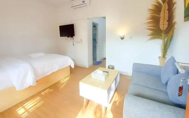 Abams Gili Air