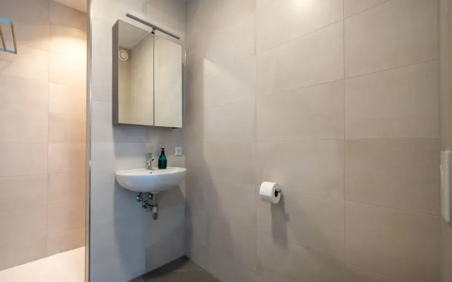 16p Spacious Villa on the Water in Zeewolde