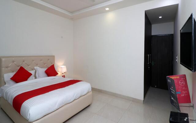 OYO 23221 Amigos Suites