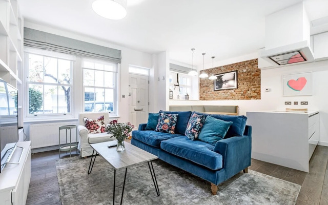 Quiet 2 Bed 2 Bath Mews House South Kensington