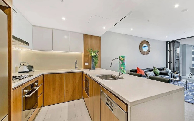 Min to Olympic Park Family 3 BED Luxury APT Nwp002