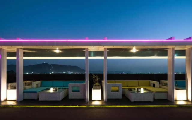 Xenious LN Courtyard Hotel