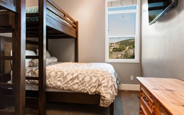 3 Kings Mountain Vista 2 Bedroom Home by RedAwning
