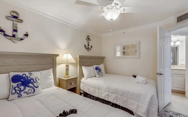 Inlet Reef 411 2 Bedroom Condo by RedAwning
