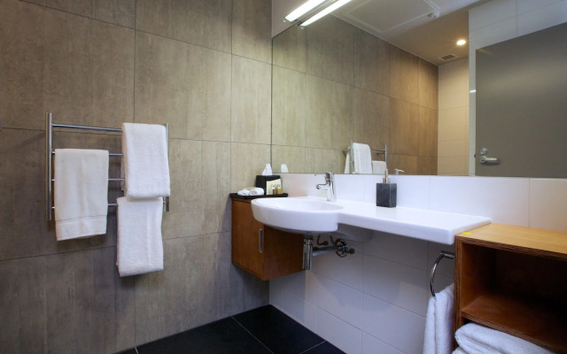 King and Queen Hotel Suites