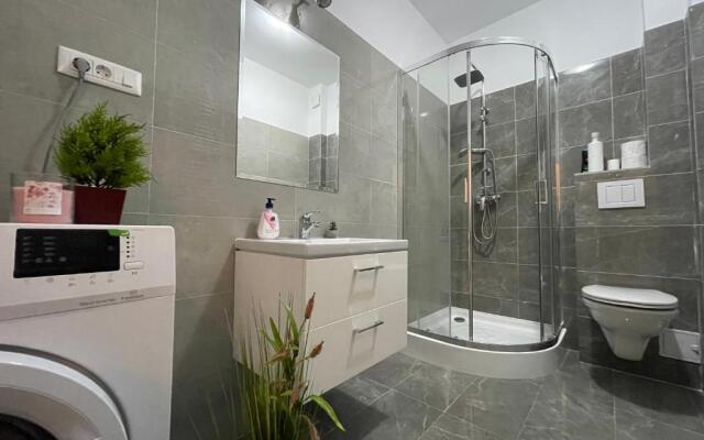 Luxury Q Residence Near Center