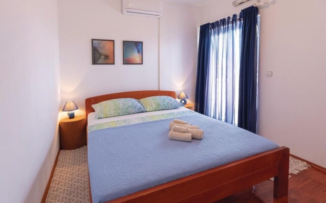 Beautiful Home in Komarna With Wifi and 3 Bedrooms