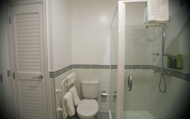 Princes Wharf Couple's Retreat - Adults Only