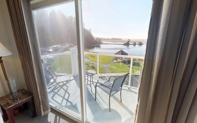 Waters Edge 402