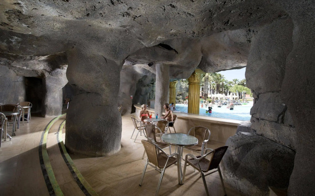 Seven Seas Hotel Blue