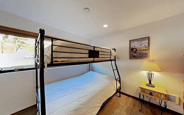 Nicely Remodeled 2 Bedrooms at 1849 Condos - Easy Access to Slopes!