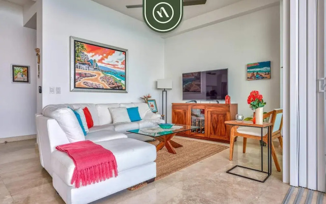 Luxurious 2 BR Condo - Oceanfront - Infinity Pools