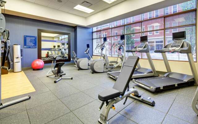 Hampton Inn & Suites Roanoke-Downtown