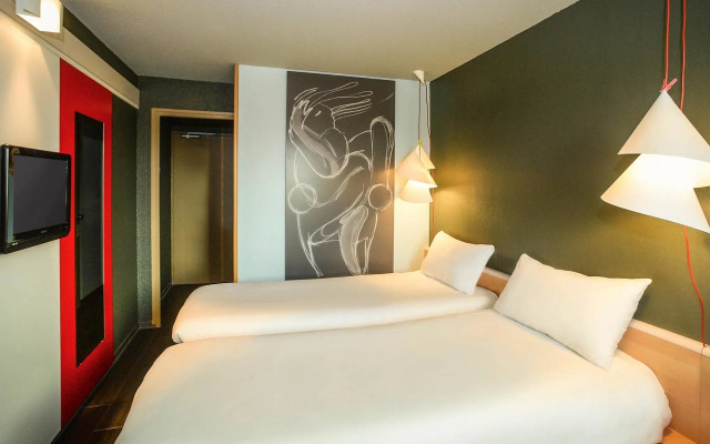 ibis Saint Lo La Chevalerie