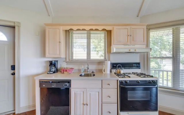 Millersburg Getaway w/ Amish Country Views!