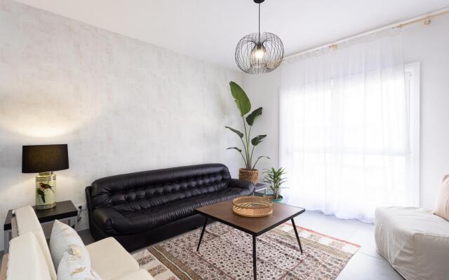 Home2Book Charming Center Apartment Santa Cruz