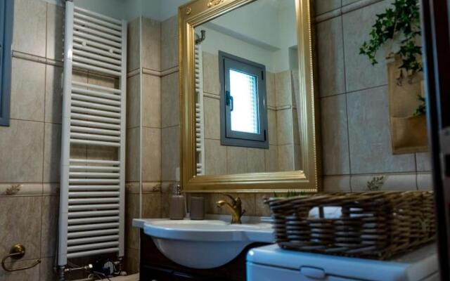 Christine's Golden Suite at Ioannina's Center