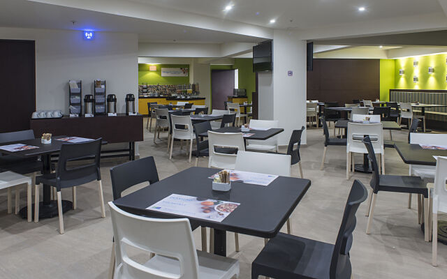 Holiday Inn Express Mexico Aeropuerto by IHG