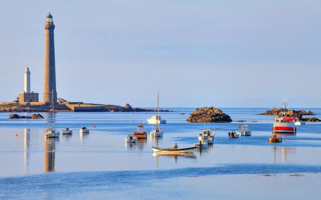 Nice 2-room Apartment With sea View Near the Beach