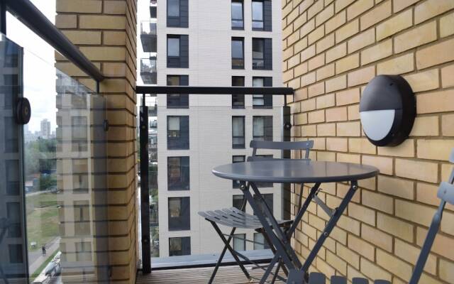 Stylish Flat With A Balcony Over Canal In Bethnal Green