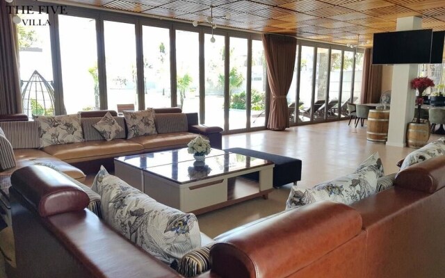 Luxury Yacht Villa