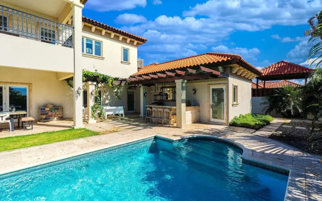 Upscale Ocean View Villa With Pool + Outdoor Kitchen