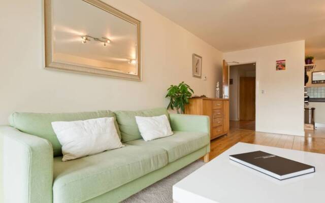Dual-aspect 2 Bedroom Apartment