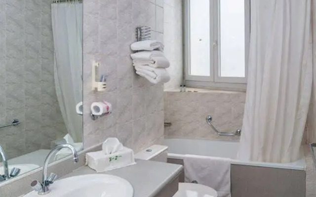 Tana Hotel