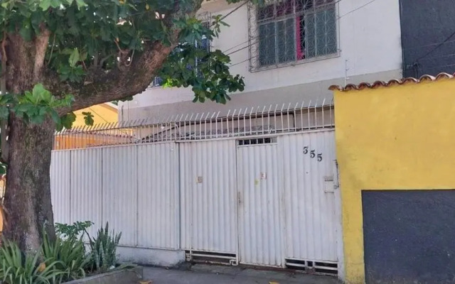 Quarto em residência tranquila e familiar