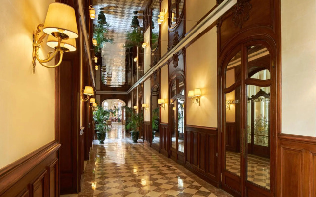 Hotel Regina Louvre