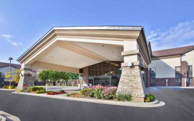 Holiday Inn Express Detroit-Warren/General Motors Technology Center