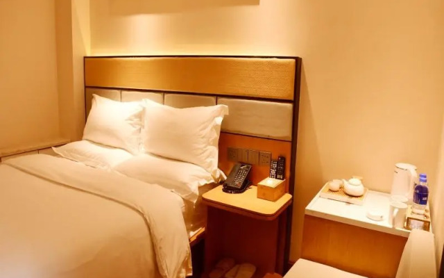 GreenTree Inn West Prefecture Golmud Pedestrian Street Business Hotel